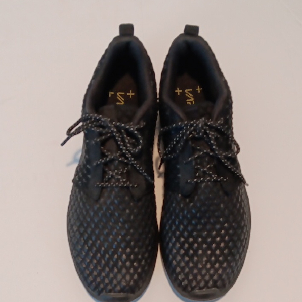 Nike Men's Black Textured Lightweight Sneakers